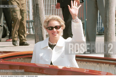 Caption: Nome:.STONE SHARON.Descrizione:.CINEMA ATTRICE.Credit:.Graziano Arici/Rosebud2 Costo:.A.Nazione:.USA.Cittˆ:.VENEZIA.Data:.2000