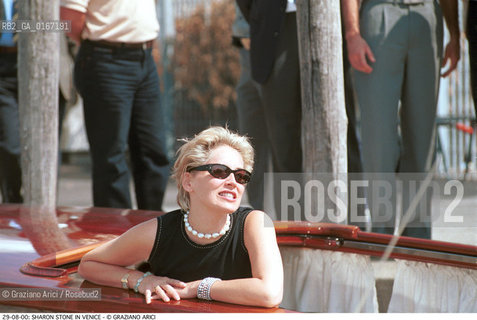 Caption: Nome:.STONE SHARON.Descrizione:.CINEMA ATTRICE.Credit:.Graziano Arici/Rosebud2 Costo:.A.Nazione:.USA.Cittˆ:.VENEZIA.Data:.2000