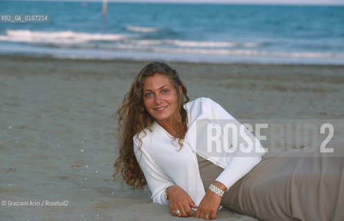 CINEMA 2000 / 57. MOSTRA INTERNAZIONALE DARTE CINEMATOGRAFICA - LAURE DE CLERMONT TONNERRE (FRANCIA), ATTRICE NEL FILM FILS DE DEUX MERES OU COMEDIE DE LINNOCENCE, IN SPIAGGIA / MARE - ©Graziano Arici/Rosebud2