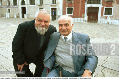 TEOLOGIA FILOSOFIA RELIGIONE EBRAICA /  ENZO BIANCHI, PRIORE DELLA COMUNITA MONASTICA DI BOSE, CON IL POLITICO ANDRE CHOURAQUI (ISRAELE) , UNO DEI MASSIMI INTERPRETI DELLEBRAISMO INTERCONFESSIONALE / A VENEZIA IN CAMPO S. ANGELO - ©Graziano Arici/Rosebud2