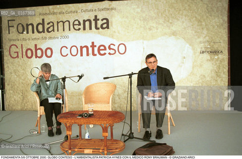 FONDAMENTA 5/8 OTTOBRE 2000: GLOBO CONTESO - AMBIENTE SICUREZZA SALUTE MEDICINA ORGANIZZAZIONI UMANITARIE / LAMBIENTALISTA PATRICIA HYNES (USA) CON IL MEDICO RONY BRAUMAN - ©Graziano Arici/Rosebud2