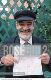 ECONOMIA SOCIOLOGIA 2000 / LECONOMISTA E SOCIOLOGO SERGE LATOUCHE (FRANCIA) / CON LA MAPPA DI VENEZIA - ©Graziano Arici/Rosebud2