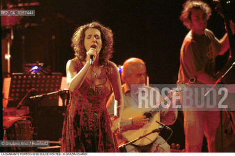 MUSICA ETNICA FADO 2000 / O PRIMEIRO CANTO IL CONCERTO DELLA CANTANTE PORTOGHESE DULCE PONTES / AL TEATRO GOLDONI - ©Graziano Arici/Rosebud2 