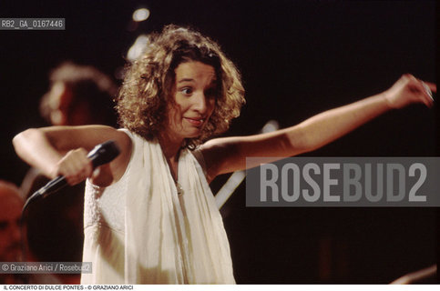 MUSICA ETNICA FADO 2000 / O PRIMEIRO CANTO IL CONCERTO DELLA CANTANTE PORTOGHESE DULCE PONTES / AL TEATRO GOLDONI - ©Graziano Arici/Rosebud2