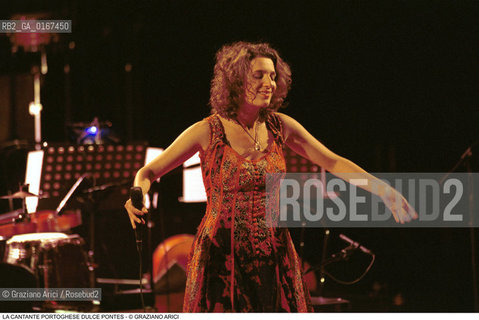 MUSICA ETNICA FADO 2000 / O PRIMEIRO CANTO IL CONCERTO DELLA CANTANTE PORTOGHESE DULCE PONTES / AL TEATRO GOLDONI - ©Graziano Arici/Rosebud2 