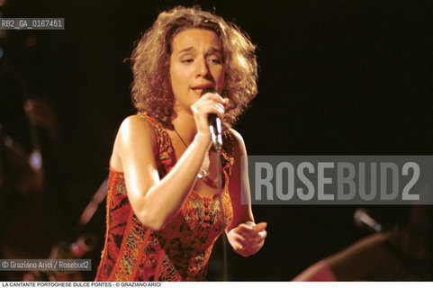 MUSICA ETNICA FADO 2000 / O PRIMEIRO CANTO IL CONCERTO DELLA CANTANTE PORTOGHESE DULCE PONTES / AL TEATRO GOLDONI - ©Graziano Arici/Rosebud2 