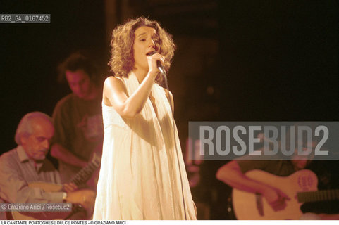 MUSICA ETNICA FADO 2000 / O PRIMEIRO CANTO IL CONCERTO DELLA CANTANTE PORTOGHESE DULCE PONTES / AL TEATRO GOLDONI - ©Graziano Arici/Rosebud2 