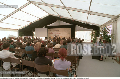 FONDAMENTA 5/8 OTTOBRE 2000: GLOBO CONTESO - SOCIOLOGIA STORIA / IL PUBBLICO DURANTE LINTERVENTO DELLO STORICO E SOCIOLOGO MARCO REVELLI - ©Graziano Arici/Rosebud2