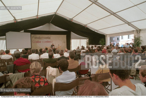 FONDAMENTA 5/8 OTTOBRE 2000: GLOBO CONTESO - IL PUBBLICO DURANTE LINTERVENTO DELLO STORICO E SOCIOLOGO MARCO REVELLI - ©Graziano Arici/Rosebud2