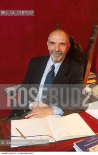 Nome:.BUSATTO LUIGINO.Descrizione:.POLITICA / PRESIDENTE DELLA PROVINCIA DI VENEZIA / ALLA SCRIVANIA DEL SUO UFFICIO.Credit:.Graziano Arici/Rosebud2/.Costo:.A.Nazione:.ITALIA.Cittˆ:..Data:.2000
