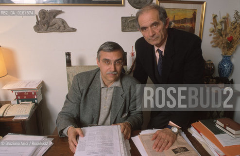 Nome: DELIA MARIO E ROBERTO PAGGIARO, AVVOCATO E PORTIERE DEL TEATRO LA FENICE Nazione: ITALIA  © 2000 Graziano Arici/Rosebud2