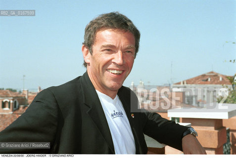Nome:.JOERG HAIDER.Descrizione:.POLITICA / LEADER DEL PARTITO NAZIONALISTA, GOVERNATORE DELLA CARINZIA / SULLA TERRAZZA DELLHOTEL EUROPA REGINA.Credit:.Graziano Arici/Rosebud2/.Costo:.A.Nazione:.AUSTRIA.Cittˆ:.VENEZIA.Data:.2000