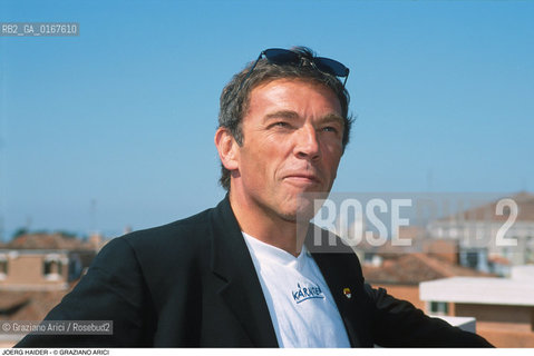 Nome:.JOERG HAIDER.Descrizione:.POLITICA / LEADER DEL PARTITO NAZIONALISTA, GOVERNATORE DELLA CARINZIA / SULLA TERRAZZA DELLHOTEL EUROPA & REGINA.Credit:.Graziano Arici/Rosebud2/.Costo:.A.Nazione:.AUSTRIA.Cittˆ:.VENEZIA.Data:.2000