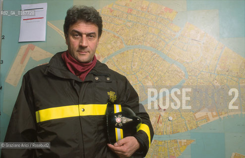 Nome: PINI ALFIO COMANDANTE VIGILI DEL FUOCO Nazione: ITALIA © 2000 Graziano Arici/Rosebud2
