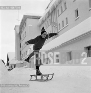 THE DUKE AMEDEO OF AOSTA IN CRANS SUR SERRE - 1960 © ARCHIVIO Graziano Arici/Rosebud2  / NOBILE / SLITTA