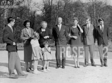 THE ROYAL FAMILY OF BELGIUM - FROM LEFT: BALDOVINO, THE PRINCESS DE RETHY, THE PRINCESS RUFFO DI CALABRIA, LEOPOLD OF BELGIUM, PAOLA RUFFO DI CALABRIA, PAUL OF LIEGE AND THE BROTHER OF PAOLA RUFFO - 196? - © ARCHIVIO Graziano Arici/Rosebud2  / NOBILE