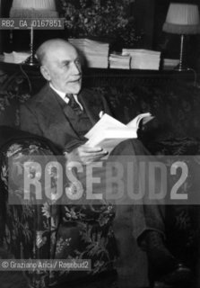 THE ART HISTORIAN AND COLLECTOR BERNHARD BERENSON AT HIS VILLA  AI TATTI  IN SETTIGNANO (FI)  - 1948 © ARCHIVIO Graziano Arici/Rosebud2  / ARTE / CRITICO / COLLEZIONISTA