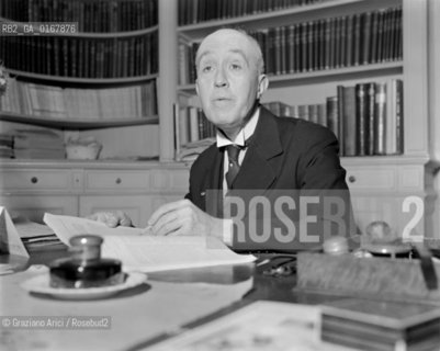 THE PHYSICIST LOUIS-VICTOR DE BROGLIE AT HOME IN PARIS - 1947 © ARCHIVIO Graziano Arici/Rosebud2  / SCIENZA / FISICO / PREMIO NOBEL
