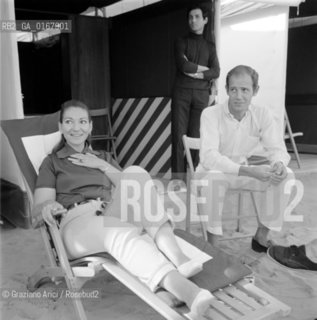 THE OPERA SINGER MARIA CALLAS ( KALOGEROPOULOS ) AT LIDO BEACH DURING INTERNATIONAL FILM FESTIVAL WITH COUNT GIOVANNI VOLPI - VENICE - 195? © ARCHIVIO Graziano Arici/Rosebud2  / MUSICA / MUSICA LIRICA / CANTANTE / NOBILI