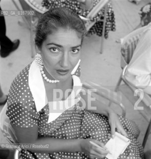 THE OPERA SINGER MARIA CALLAS ( KALOGEROPOULOS ) AT LIDO BEACH DURING INTERNATIONAL FILM FESTIVAL - VENICE - 195? © ARCHIVIO Graziano Arici/Rosebud2  / MUSICA / MUSICA LIRICA / CANTANTE