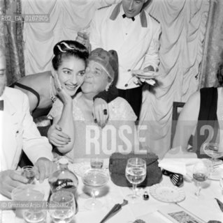 THE OPERA SINGER MARIA CALLAS ( KALOGEROPOULOS ) AT ELSA MAXWELLS PARTY - VENICE - 1957 - © ARCHIVIO Graziano Arici/Rosebud2  / MUSICA / MUSICA LIRICA / CANTANTE / GIORNALISTA