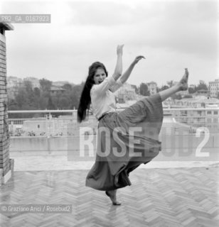 THE ACTRESS CLAUDIA CARDINALE IN ROME (HOME?) - 1958 © ARCHIVIO Graziano Arici/Rosebud2  / ATTRICE / CINEMA
