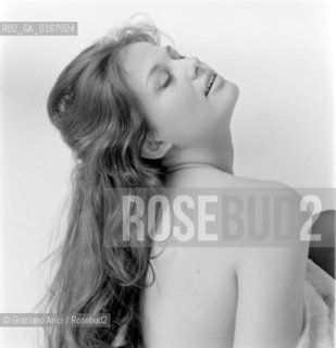 THE ACTRESS CLAUDIA CARDINALE IN ROME (HOME?) - 1958 © ARCHIVIO Graziano Arici/Rosebud2  / ATTRICE / CINEMA