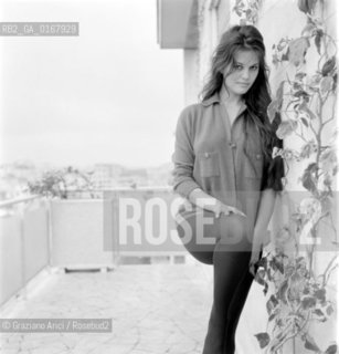 THE ACTRESS CLAUDIA CARDINALE IN ROME (HOME?) - 1958 © ARCHIVIO Graziano Arici/Rosebud2  / ATTRICE / CINEMA