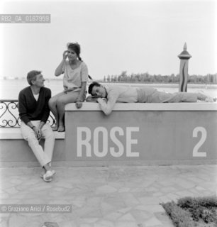 THE ACTRESS CLAUDIA CARDINALE   WITH THE ACTORS PHILIPPE NICAUD AND ANDRE VERSINI AT INTERNATIONAL FILM FESTIVAL  IN VENICE - 1958 - © ARCHIVIO Graziano Arici/Rosebud2  / ATTRICE / MOSTRA DEL CINEMA