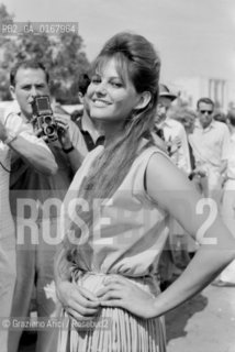 THE ACTRESS CLAUDIA CARDINALE  AT INTERNATIONAL FILM FESTIVAL  IN VENICE LIDO BEACH  - 1960 - © ARCHIVIO Graziano Arici/Rosebud2  / ATTRICE / MOSTRA DEL CINEMA / SPIAGGIA