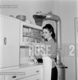 THE SINGER GIGLIOLA CINQUETTI  - 1964 © ARCHIVIO Graziano Arici/Rosebud2  /MUSICA / CANTENTE / POP ROCK JAZZ