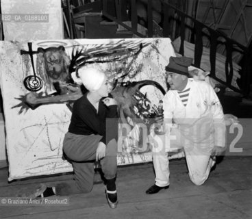 THE PAINTER SALVADOR DALI WITH THE SCENOGRAPHY OF THE COMEDY  LA DAMA SPAGNOLA E IL CAVALIERE ROMANO   AT THE THEATRE  LA FENICE  IN VENICE WITH THE DANCER LUDMILLA TCHERINA - 1961 - © ARCHIVIO Graziano Arici/Rosebud2  / ARTE / FENICE / BALLERINA /