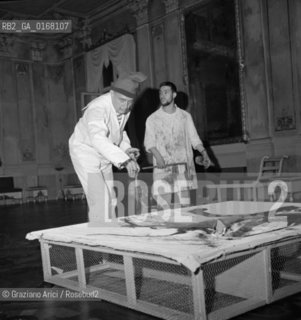 THE PAINTER SALVADOR DALI WITH THE SCENOGRAPHY OF THE COMEDY  LA DAMA SPAGNOLA E IL CAVALIERE ROMANO   AT THE THEATRE  LA FENICE  IN VENICE - 1961 - © ARCHIVIO Graziano Arici/Rosebud2  / ARTE / FENICE /