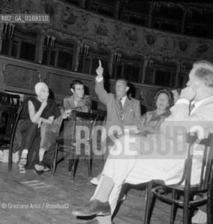 THE DANCER LUDMILLA TCHERINA AND THE PAINTER SALVADOR DALI DURING THE REHERSAL OF   LA DAMA SPAGNOLA E IL CAVALIERE ROMANO   AT THE THEATRE  LA FENICE  IN VENICE - 1961 - © ARCHIVIO Graziano Arici/Rosebud2  / FENICE / BALLETTO / BALLERINA / ARTE /