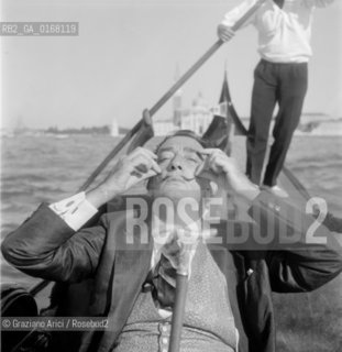 THE ARTIST PAINTER SALVADOR DALI IN GONDOLA - VENICE - 1961 -  © ARCHIVIO Graziano Arici/Rosebud2  / ARTE / GONDOLA /