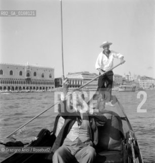 THE ARTIST PAINTER SALVADOR DALI IN GONDOLA - VENICE - 1961 -  © ARCHIVIO Graziano Arici/Rosebud2  / ARTE / GONDOLA /