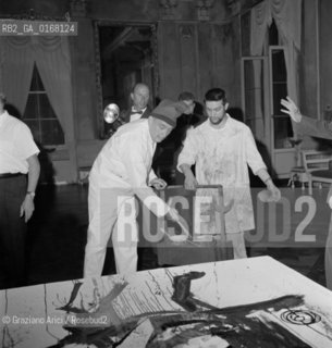 THE PAINTER SALVADOR DALI WITH THE SCENOGRAPHY OF THE COMEDY  LA DAMA SPAGNOLA E IL CAVALIERE ROMANO   AT THE THEATRE  LA FENICE  IN VENICE - 1961 - © ARCHIVIO Graziano Arici/Rosebud2  / ARTE / FENICE /