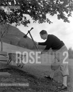 THE ITALIAN POLITICIAN ALCIDE DE GASPERI IN THE VILLAGE OF BELLAMONTE  ( TRENTINO ) - 1948 © ARCHIVIO Graziano Arici/Rosebud2  / BOCCE