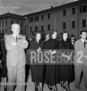 THE FUNERAL OF THE ITALIAN POLITICIAN ALCIDE DE GASPERI, IN SELLA DI VASUGANA (TN), FROM LEFT: THE BROTHER AUGUSTO, THE DAUGHTERS, THE SON-IN-LAW PIERO GATTI - 1954 © ARCHIVIO Graziano Arici/Rosebud2 