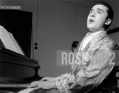 THE OPERA SINGER GIUSEPPE DI STEFANO - VENICE - 1948 © ARCHIVIO Graziano Arici/Rosebud2  / MUSICA / OPERA LIRICA / CANTANTE