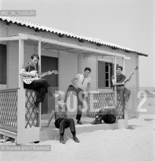 THE  SINGER AND COMPOSER PINO DONAGGIO AT VENICE LIDO - 1962 © ARCHIVIO Graziano Arici/Rosebud2  / MUSICA LEGGERA / POP ROCK / CANTANTE POP