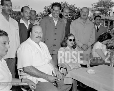 THE KING FARUK OF AEGYPT WITH HIS WIFE AT LOCANDA CIPRIANI IN TORCELLO (VENICE)  - 1951 © ARCHIVIO Graziano Arici/Rosebud2  / NOBILE