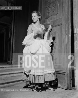THE COUNTESS MARIA TERESA FOSCARI AT THE PARTY BESTEGUY IN PALAZZO LABIA IN VENICE - 1950 - @ ARCHIVIO Graziano Arici/Rosebud2 / NOBILE