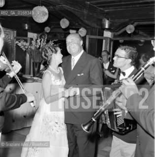 BARBARA HUTTONS PARTY IN LOCANDA CIPRIANI IN TORCELLO : THE HEIRESS BARBARA HUTTON AND THE SHIPBUILDER OLIVIERO TRIPOVICH - 1957  - © ARCHIVIO Graziano Arici/Rosebud2  / NOBILE