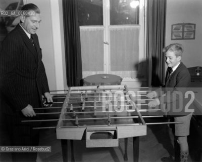 THE KING OF SPAIN JUAN WITH HIS SON JUAN CARLOS IN LAUSANNE - 1948 © ARCHIVIO Graziano Arici/Rosebud2  / NOBILE
