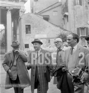 THE ARCHITECT, TOWN - PLANNER AND PAINTER LE CORBUSIER (CHARLES-EDOUARD JEANNERET)  WITH ART HISTORIAN GIUSEPPE MAZZARIOL IN VENICE - 1965 - © ARCHIVIO Graziano Arici/Rosebud2  / ARCHITETTO / URBANISTA / PITTORE / STORICO DELLARTE / ARCHITETTURA / ARTE