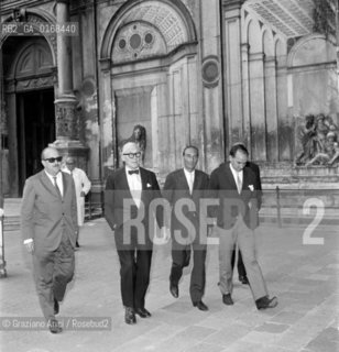THE ARCHITECT, TOWN - PLANNER AND PAINTER LE CORBUSIER (CHARLES-EDOUARD JEANNERET)  WITH ART HISTORIAN GIUSEPPE MAZZARIOL IN VENICE - 1965 - © ARCHIVIO Graziano Arici/Rosebud2  / ARCHITETTO / URBANISTA / PITTORE / STORICO DELLARTE / ARCHITETTURA / ARTE