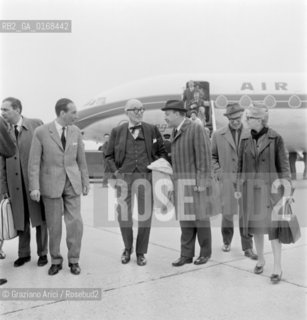 THE ARCHITECT, TOWN - PLANNER AND PAINTER LE CORBUSIER (CHARLES-EDOUARD JEANNERET)  WITH ART HISTORIAN GIUSEPPE MAZZARIOL AT VENICE AIRPORT - 1965 - © ARCHIVIO Graziano Arici/Rosebud2  / ARCHITETTO / URBANISTA / PITTORE / STORICO DELLARTE / AEROPORTO / ARCHITETTURA / ARTE
