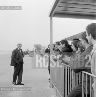 THE ARCHITECT, TOWN - PLANNER AND PAINTER LE CORBUSIER (CHARLES-EDOUARD JEANNERET) AT VENICE AIRPORT - 1965 - © ARCHIVIO Graziano Arici/Rosebud2  / ARCHITETTO / URBANISTA / PITTORE / AEROPORTO / ARCHITETTURA / ARTE