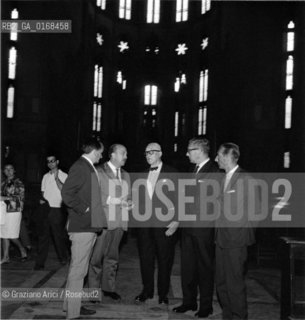 THE ARCHITECT, TOWN - PLANNER AND PAINTER LE CORBUSIER (CHARLES-EDOUARD JEANNERET)  WITH ART HISTORIAN GIUSEPPE MAZZARIOL IN SS. GIOVANNI E PAOLO CHURCH IN VENICE - 1965 - © ARCHIVIO Graziano Arici/Rosebud2  / ARCHITETTO / URBANISTA / PITTORE / STORICO DELLARTE / ARCHITETTURA / ARTE